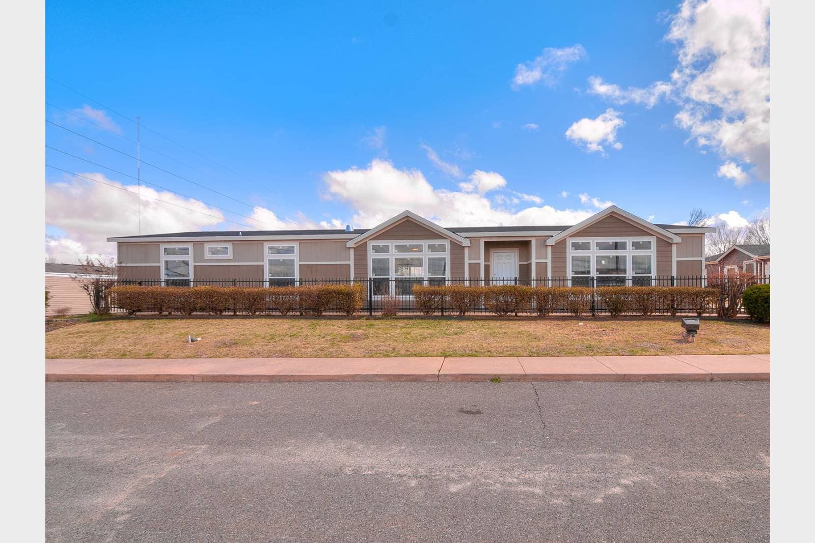 Titan extreme 3276t [the memphis] exterior home features