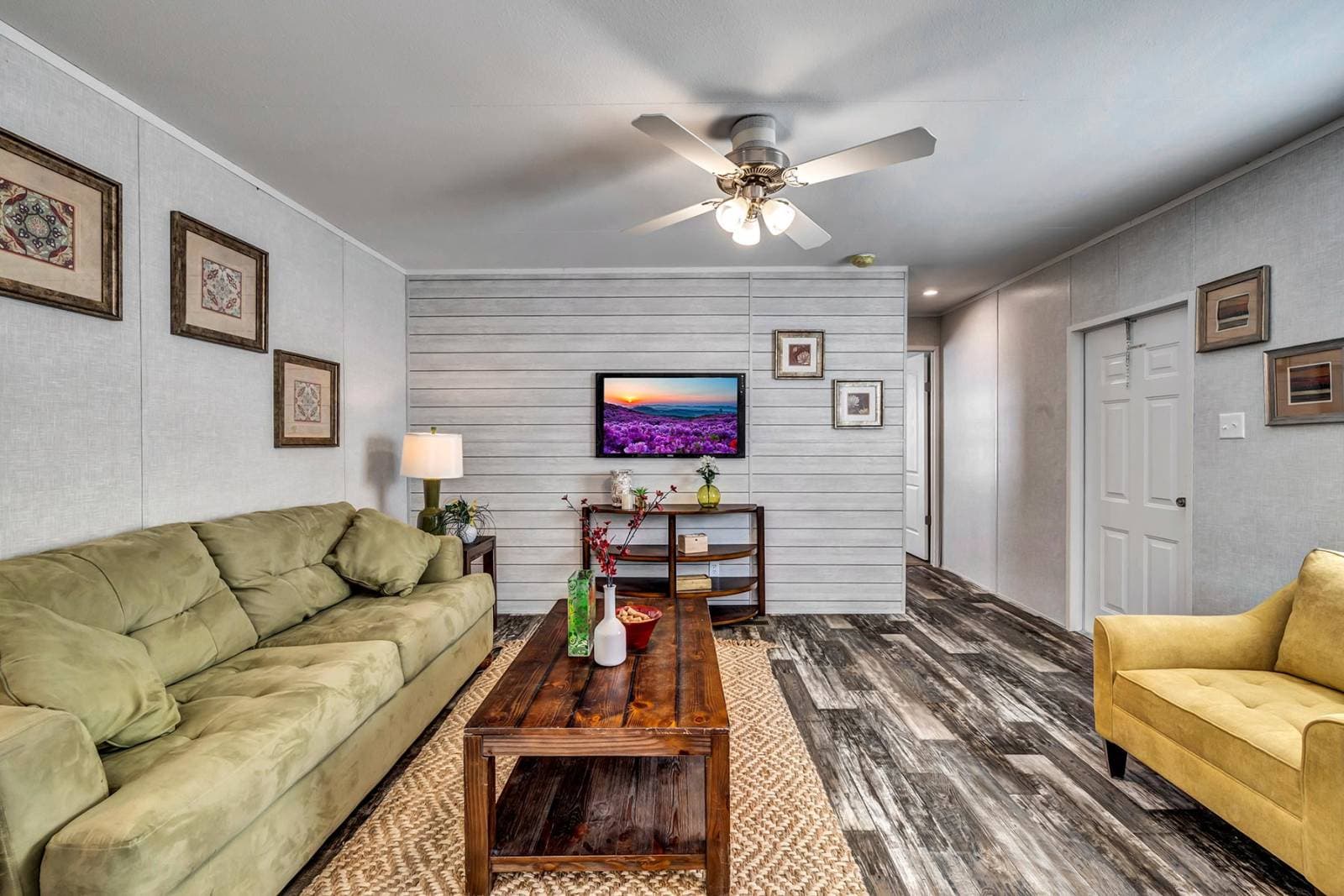 Rm1656a interior home features