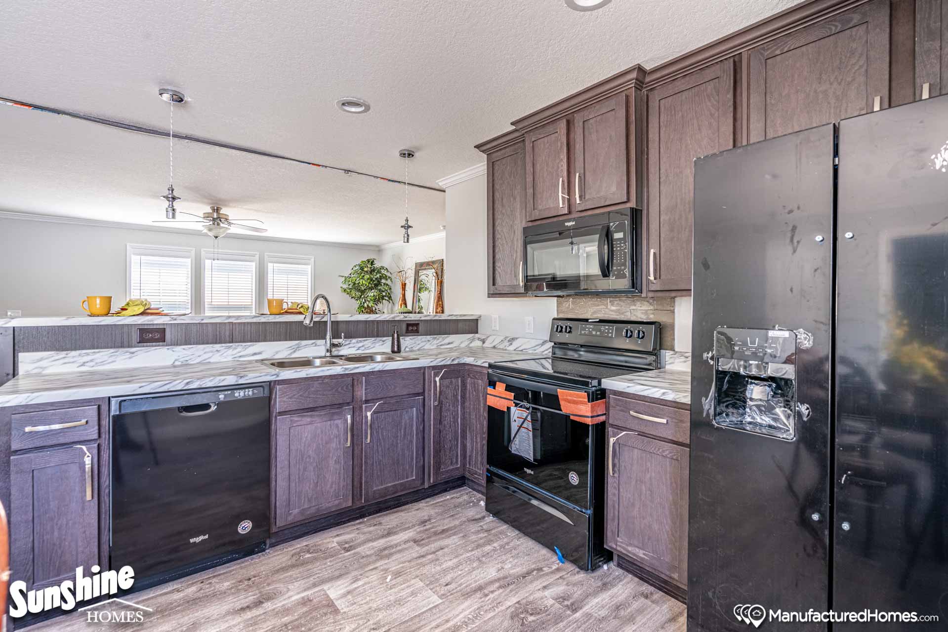 Pri3252-2001 v2 kitchen home features