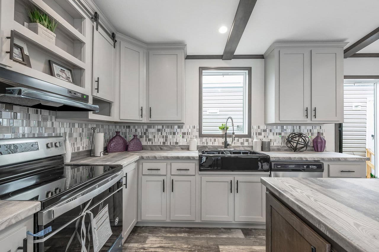 Canal kitchen home features