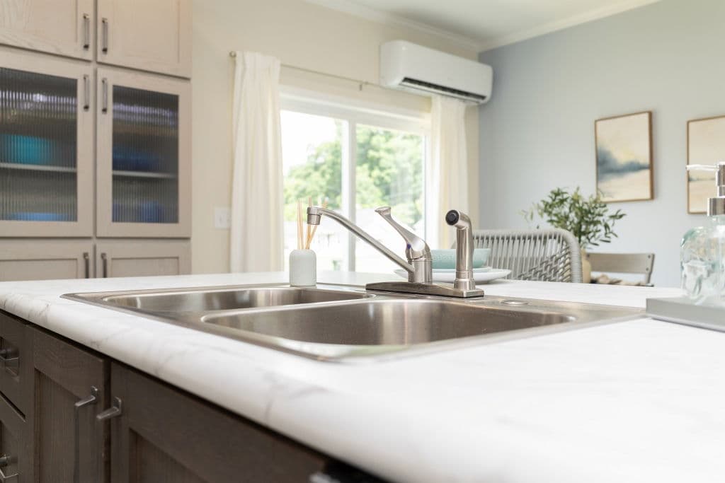 Limited 3 28563b kitchen home features