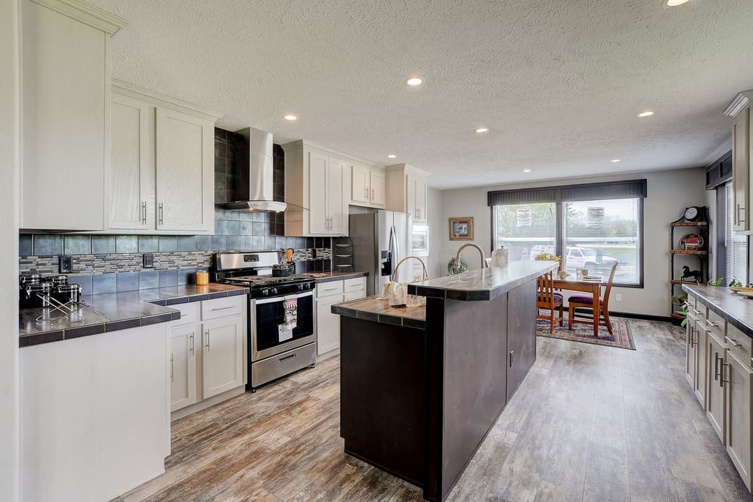 The freedom 185011 kitchen home features