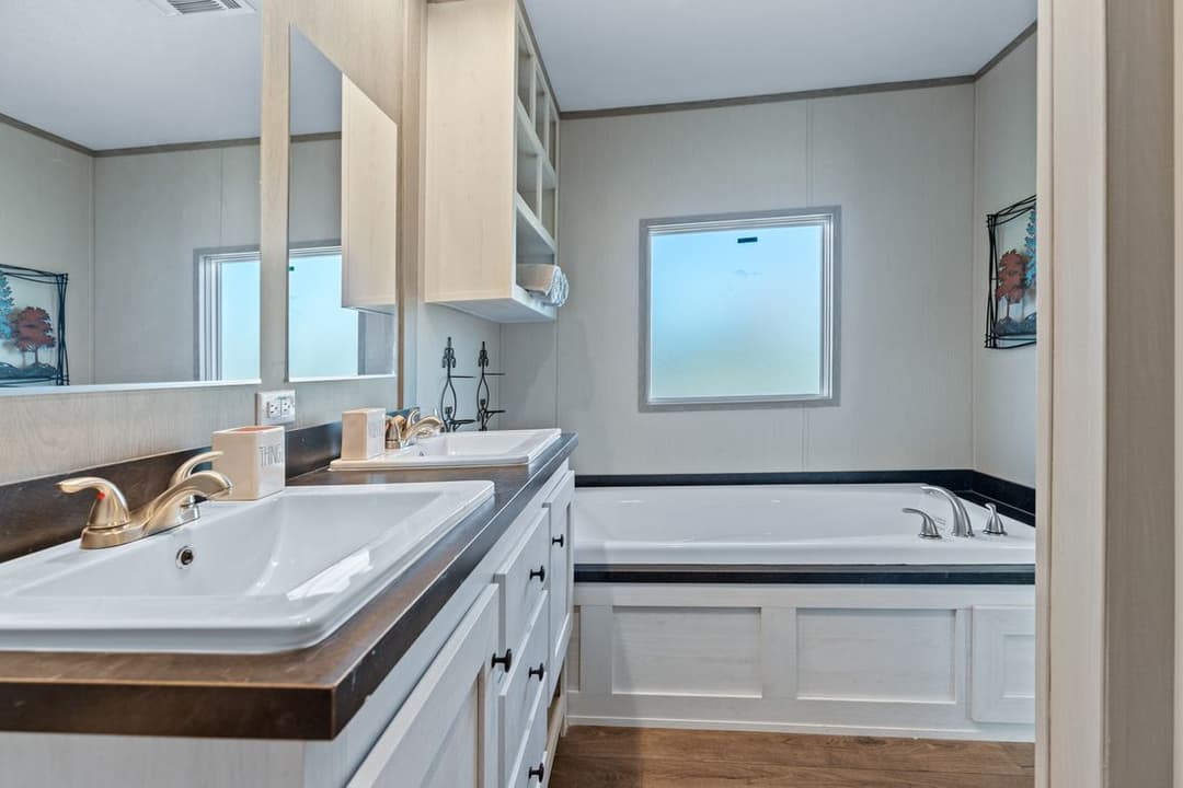 Resolution 16763j bathroom home features