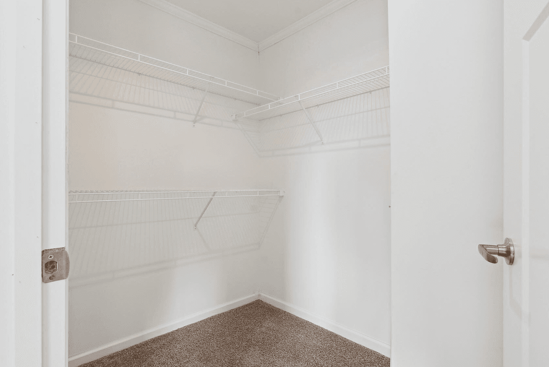 N688 interior home features