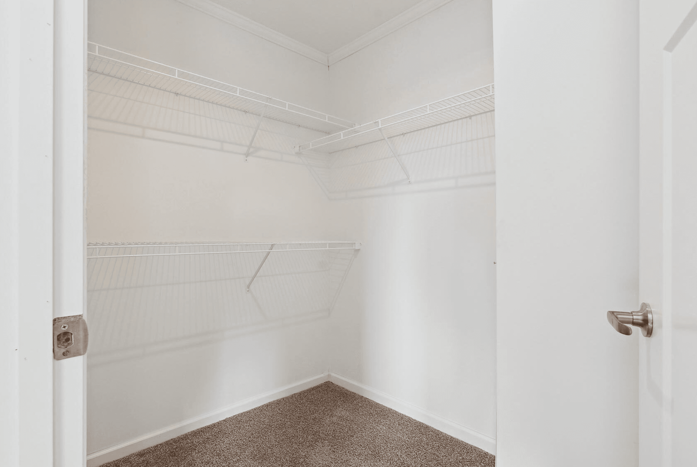 N688 interior home features