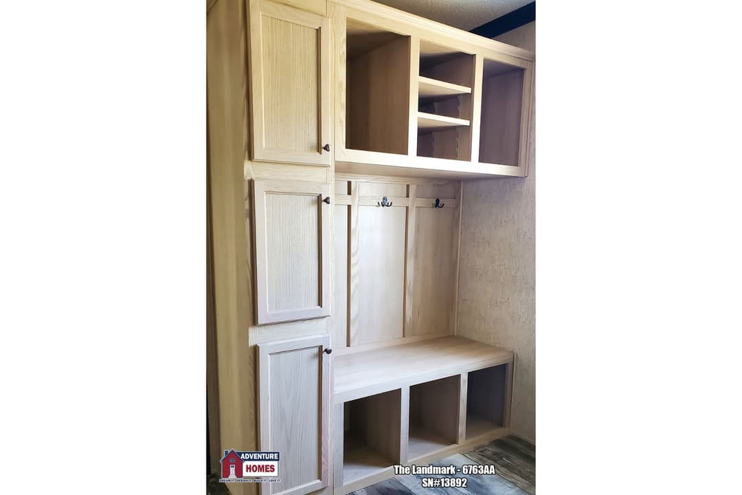 Landmark | 6763aa interior home features