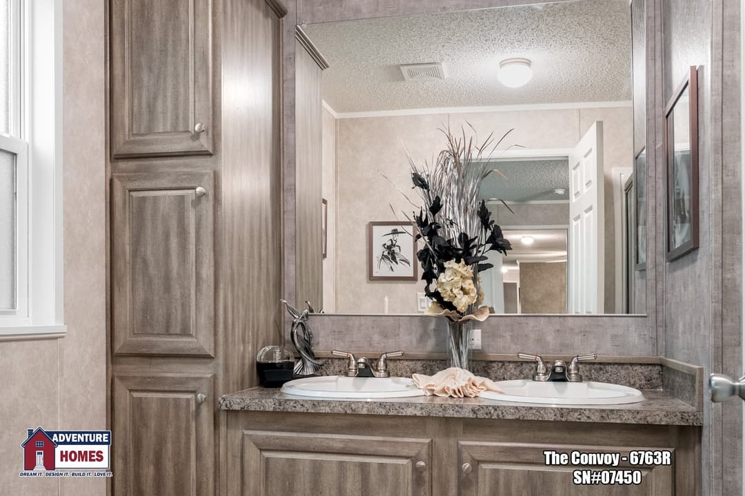Convoy | 6763r bathroom home features