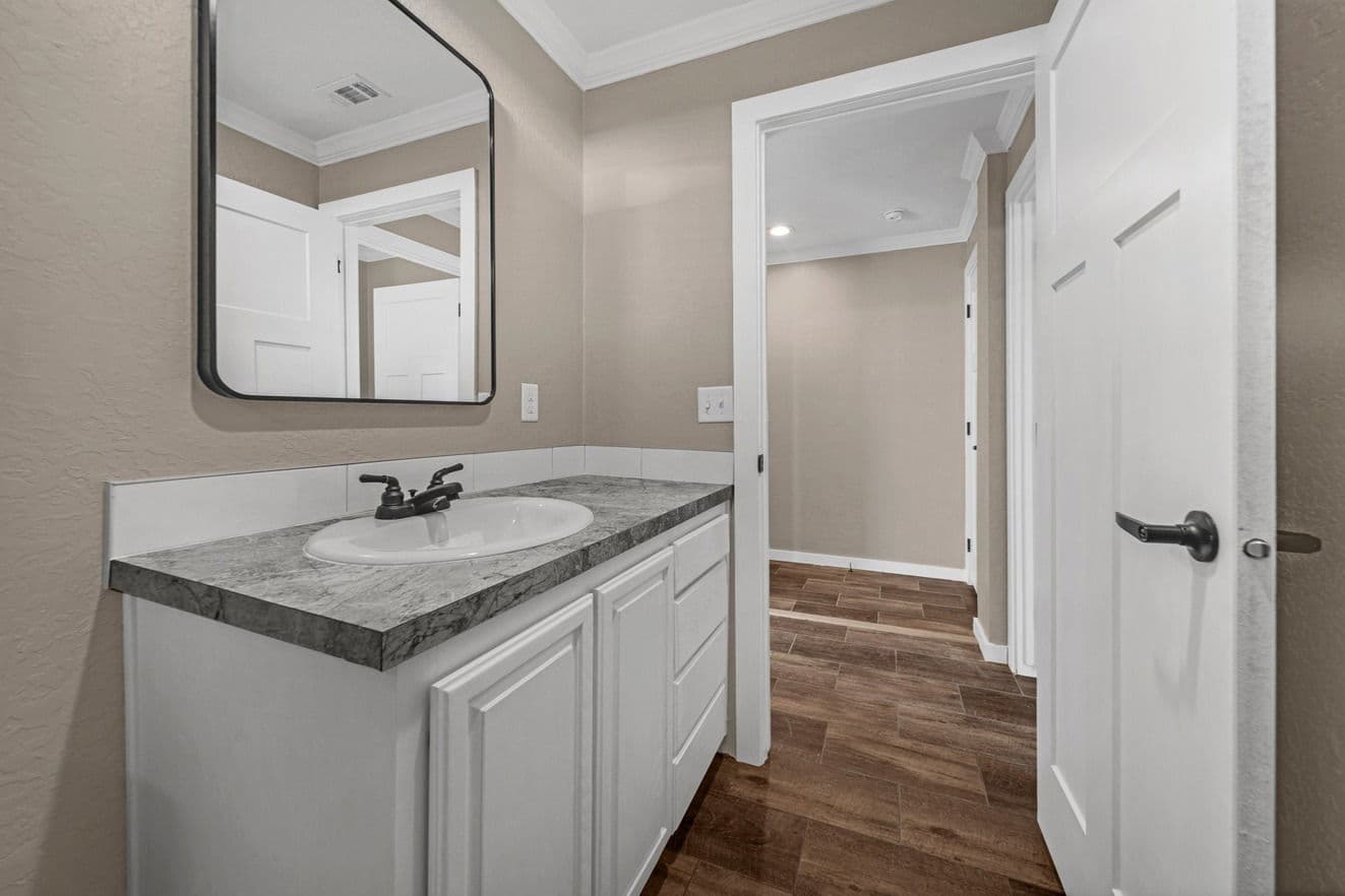 Sapphire 28663a bathroom home features