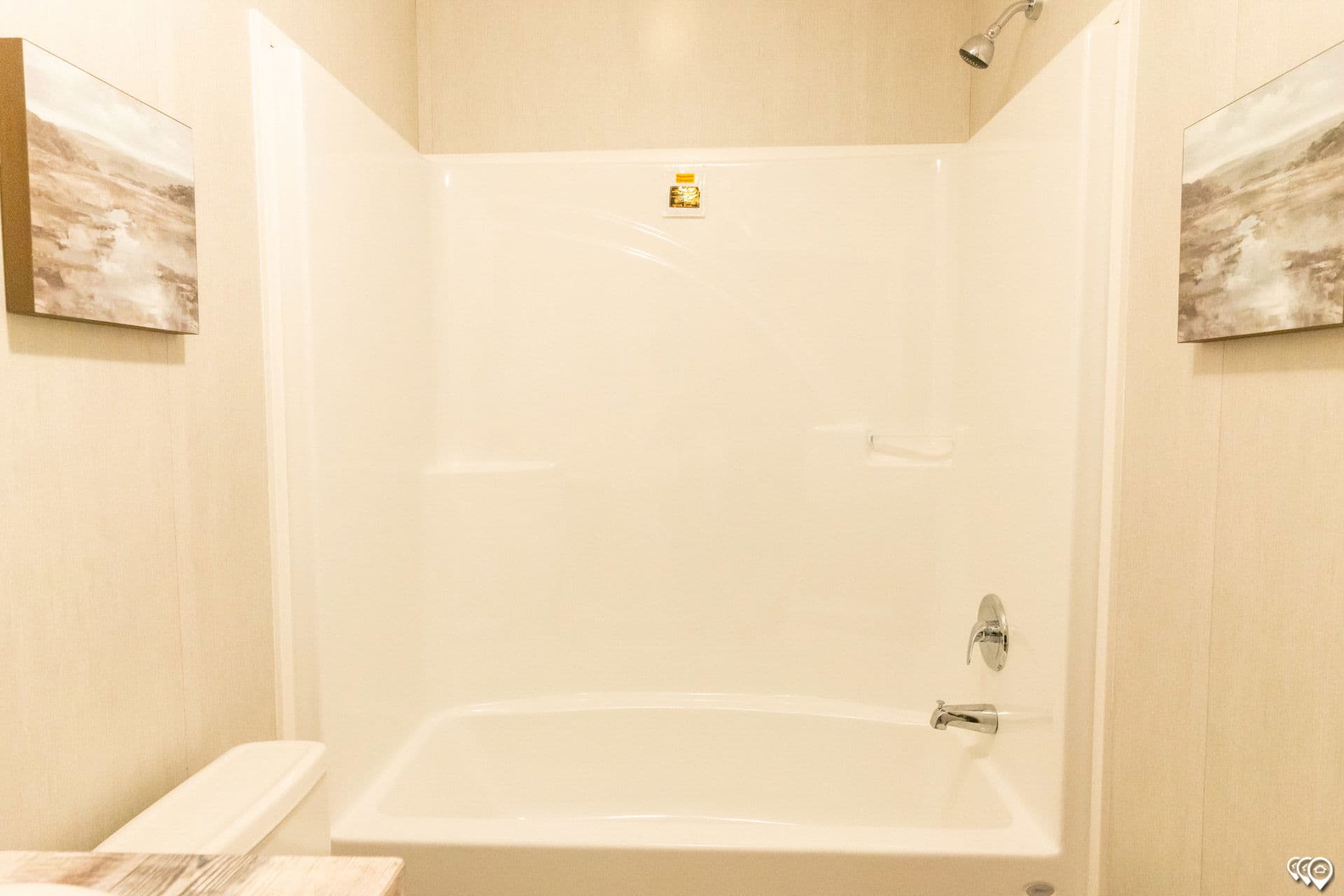 Arc1680-8012 bathroom home features