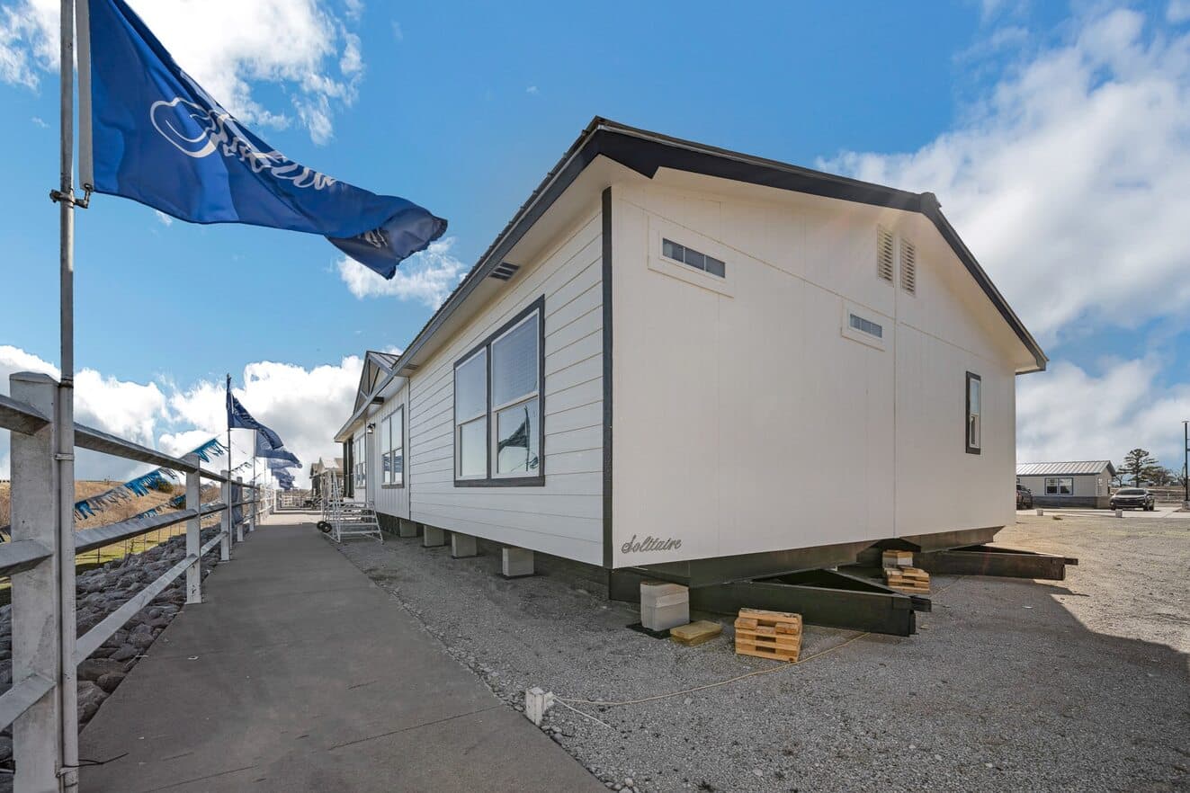 Sapphire 28663a exterior home features