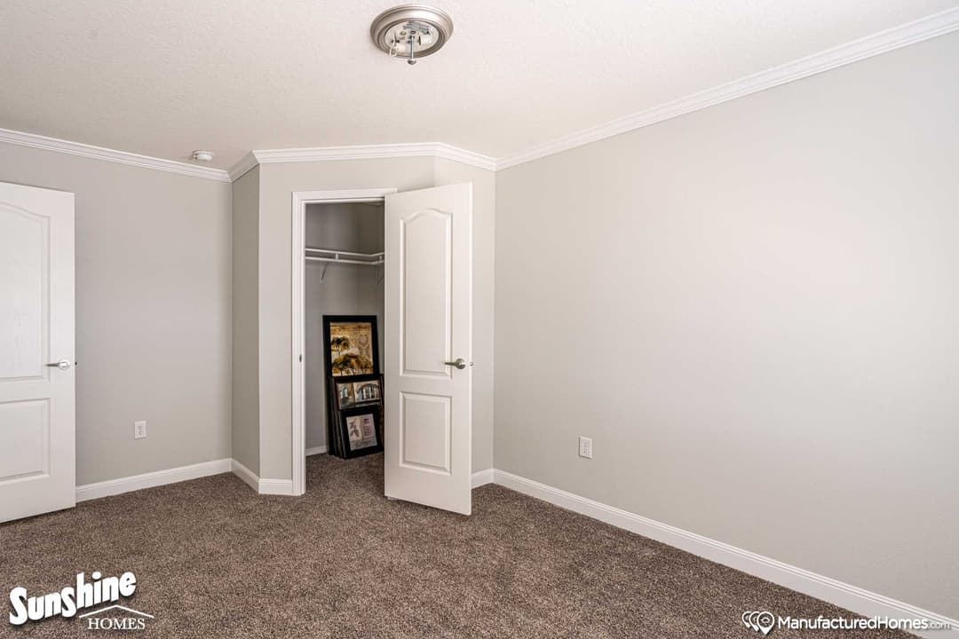 Pri3252-2001 v2 bedroom home features