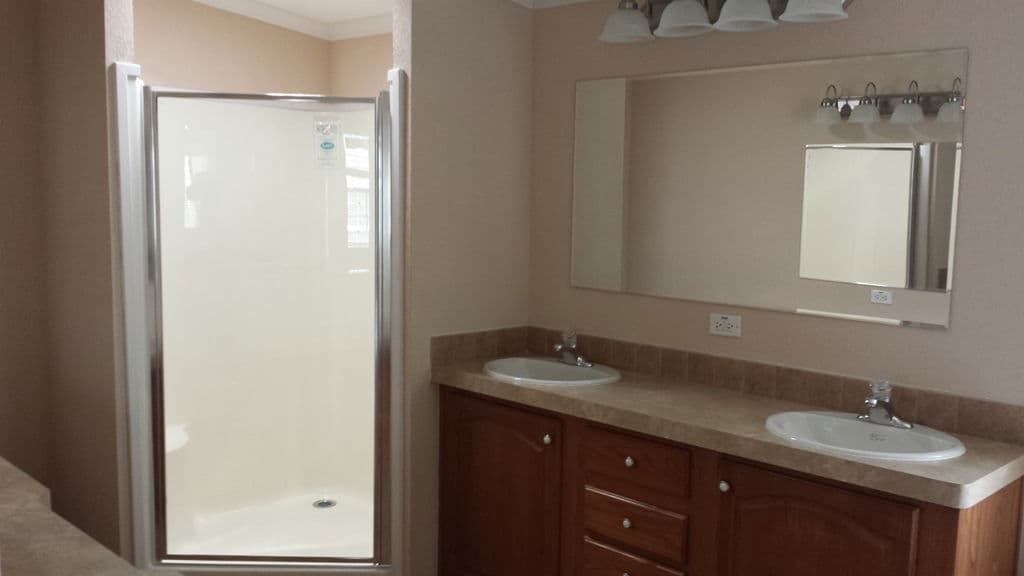 Bob 2852 2848 quad bathroom home features