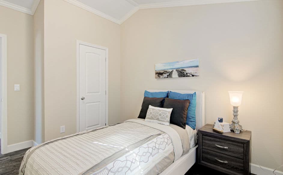 Eagle j56fp8 bedroom home features