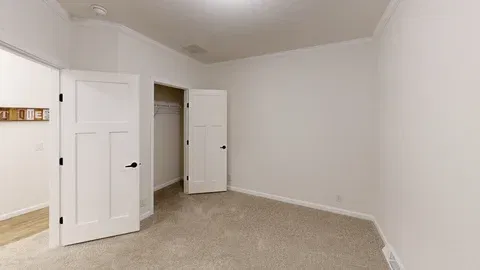 Mod4683z bedroom home features