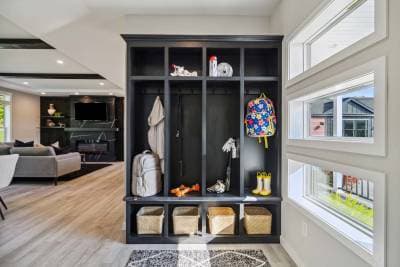 Cabernet interior home features