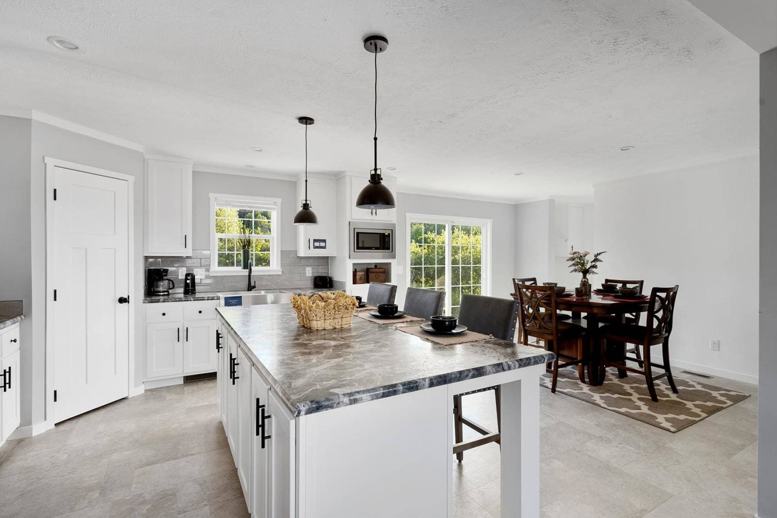 Attain kitchen home features