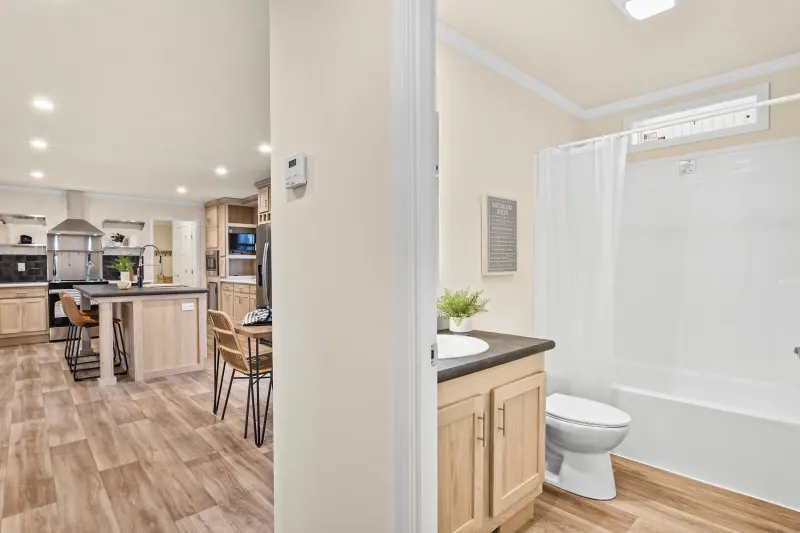 Skyliner ii q110 bathroom home features