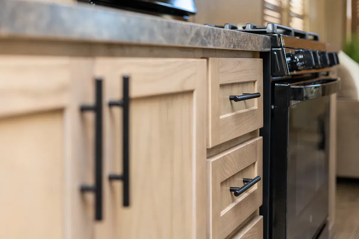 Lakeside 8043k kitchen home features