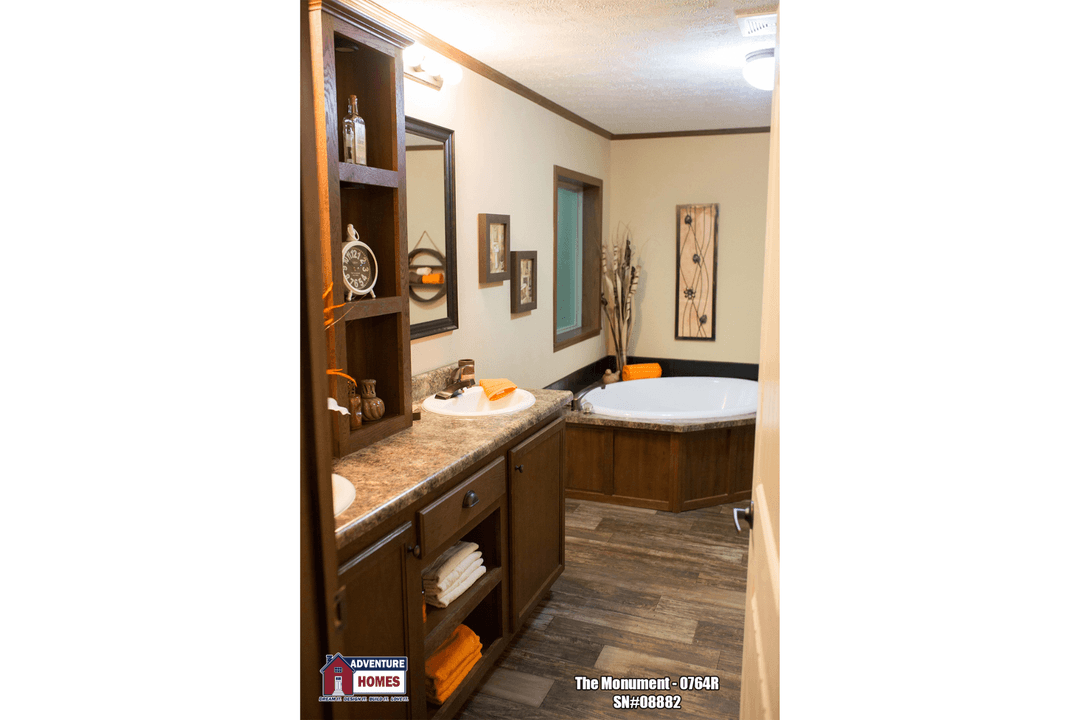 Monument | 0764r bathroom home features