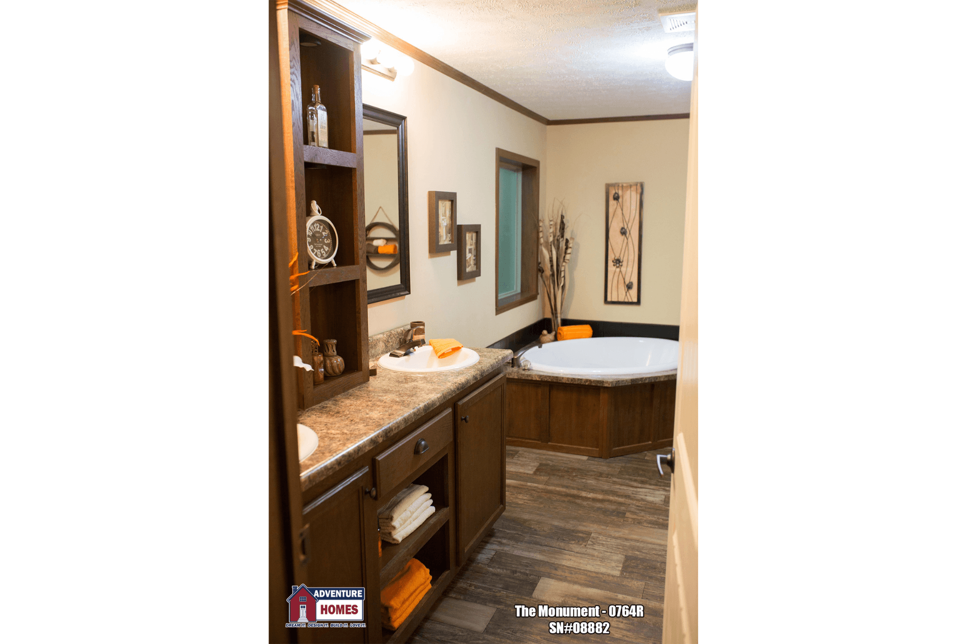 Monument | 0764r bathroom home features