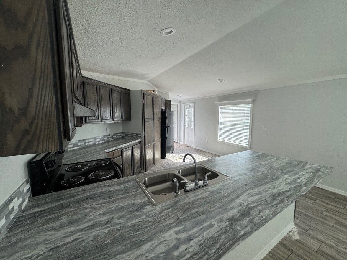 Solitaire 16763a kitchen home features