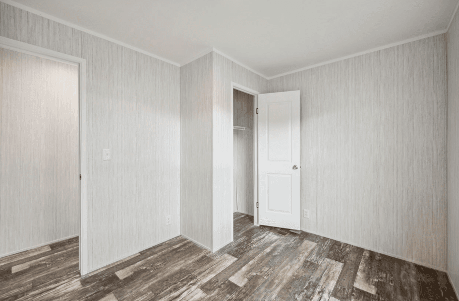 Hemisphere 6805 bedroom home features