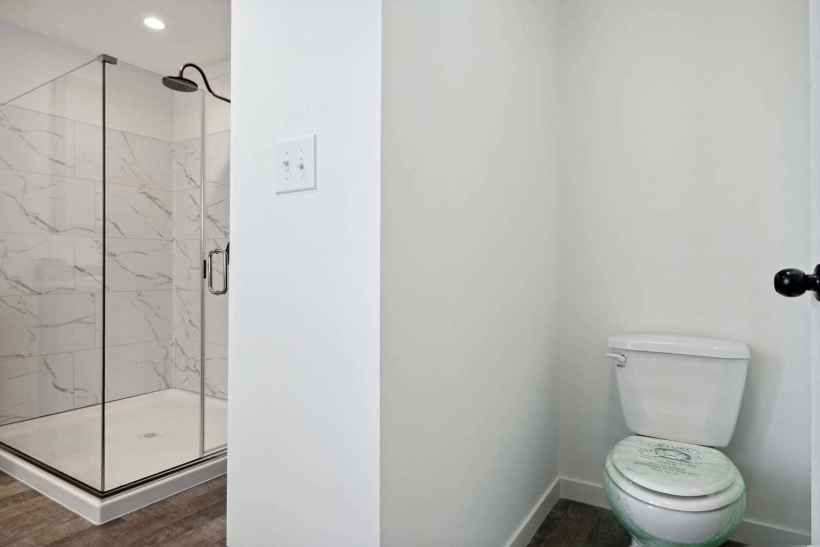 Elevate 60 bathroom home features