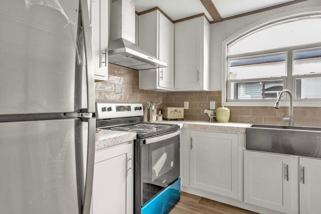 Pinnacle 28483p kitchen home features