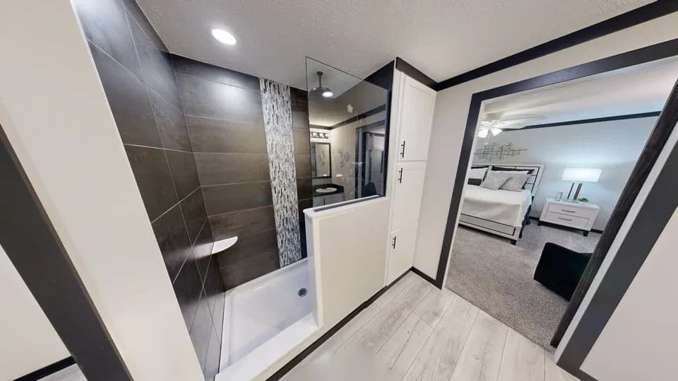 Jewel | 0603d bathroom home features