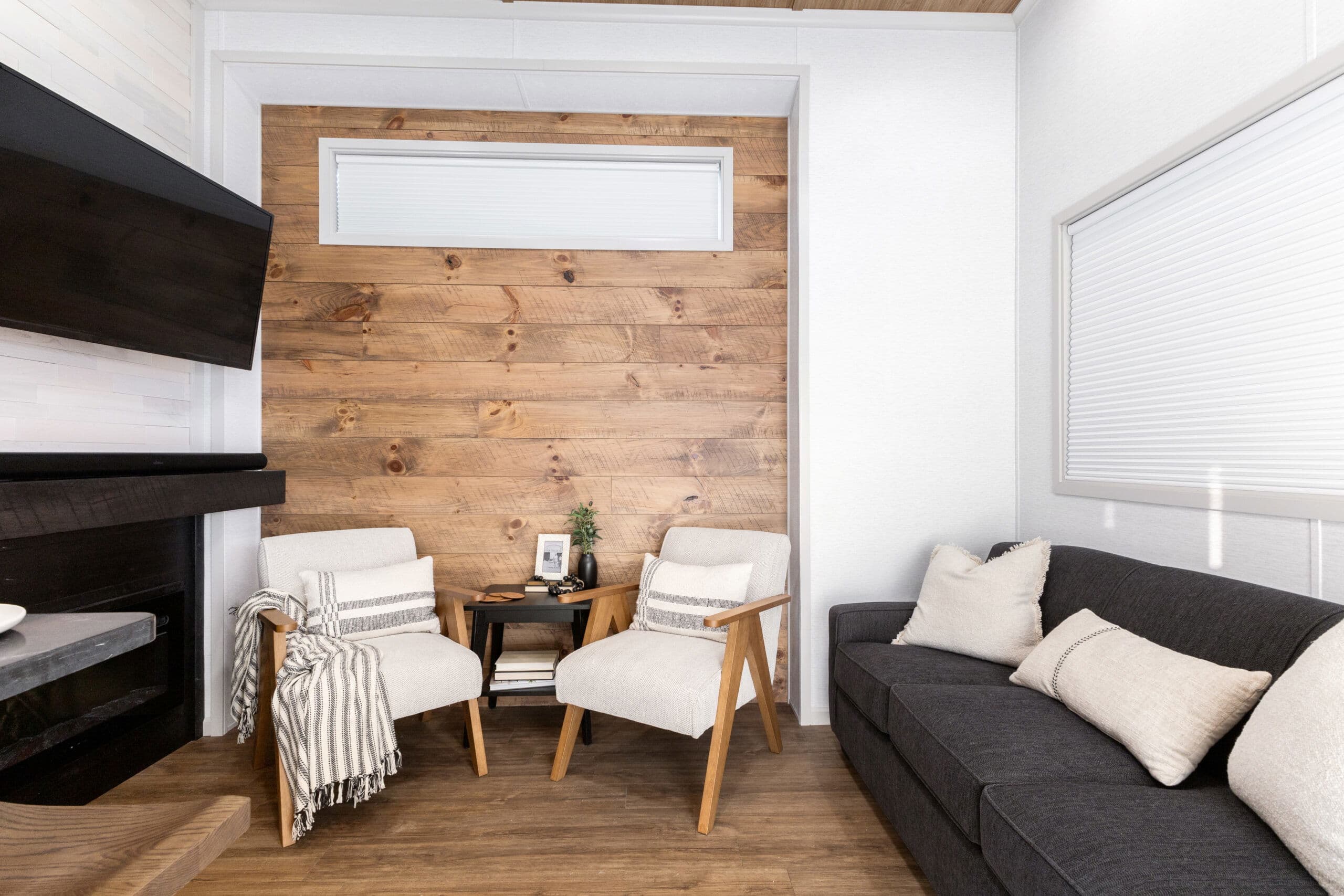 Eldorado 9099pwd interior home features