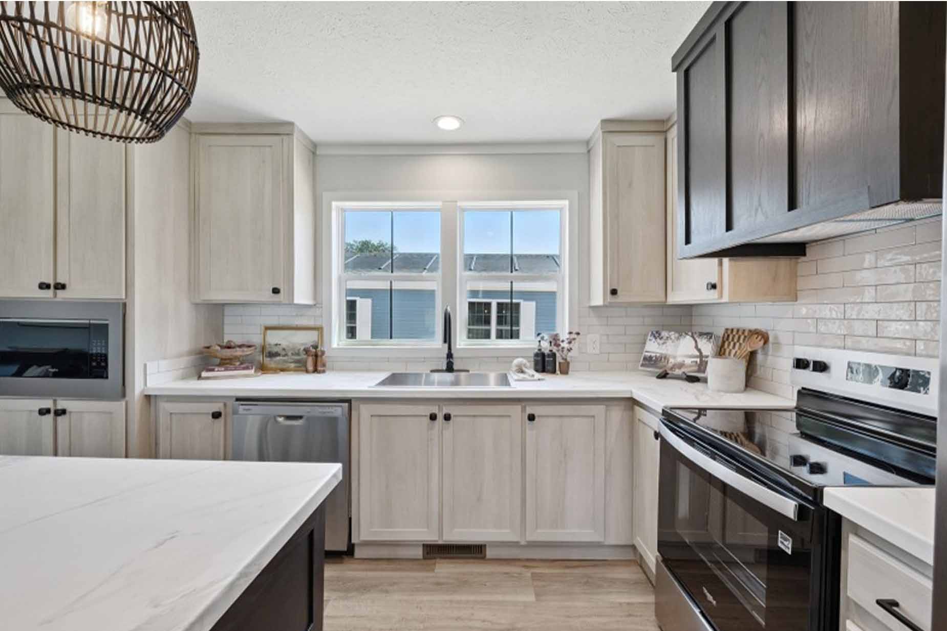 Axis 32563n kitchen home features