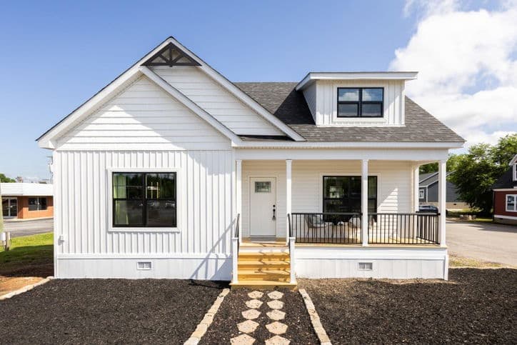 Meadowbrook 32361a hero, elevation, and exterior home features