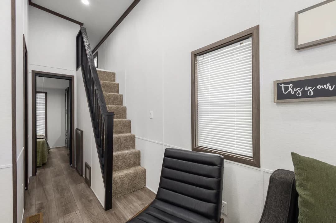 Canvas 7001 interior home features