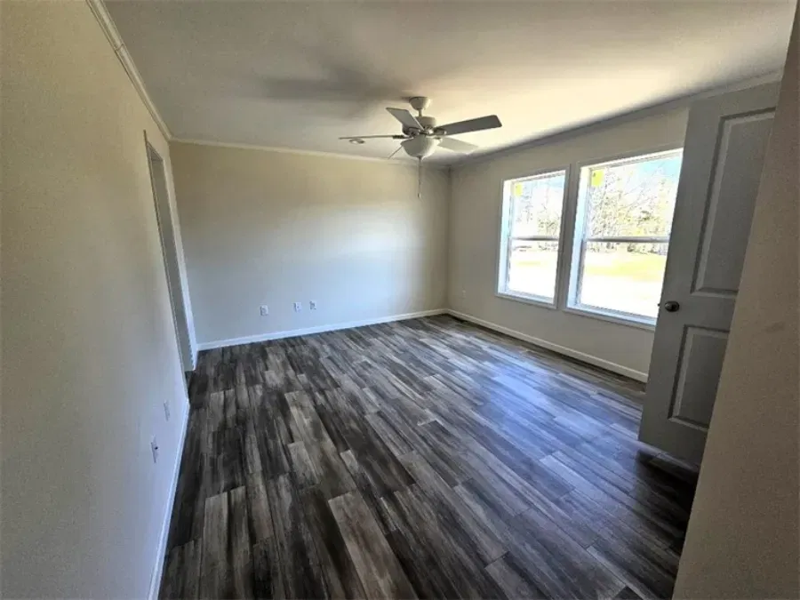 Spinel 64 interior home features