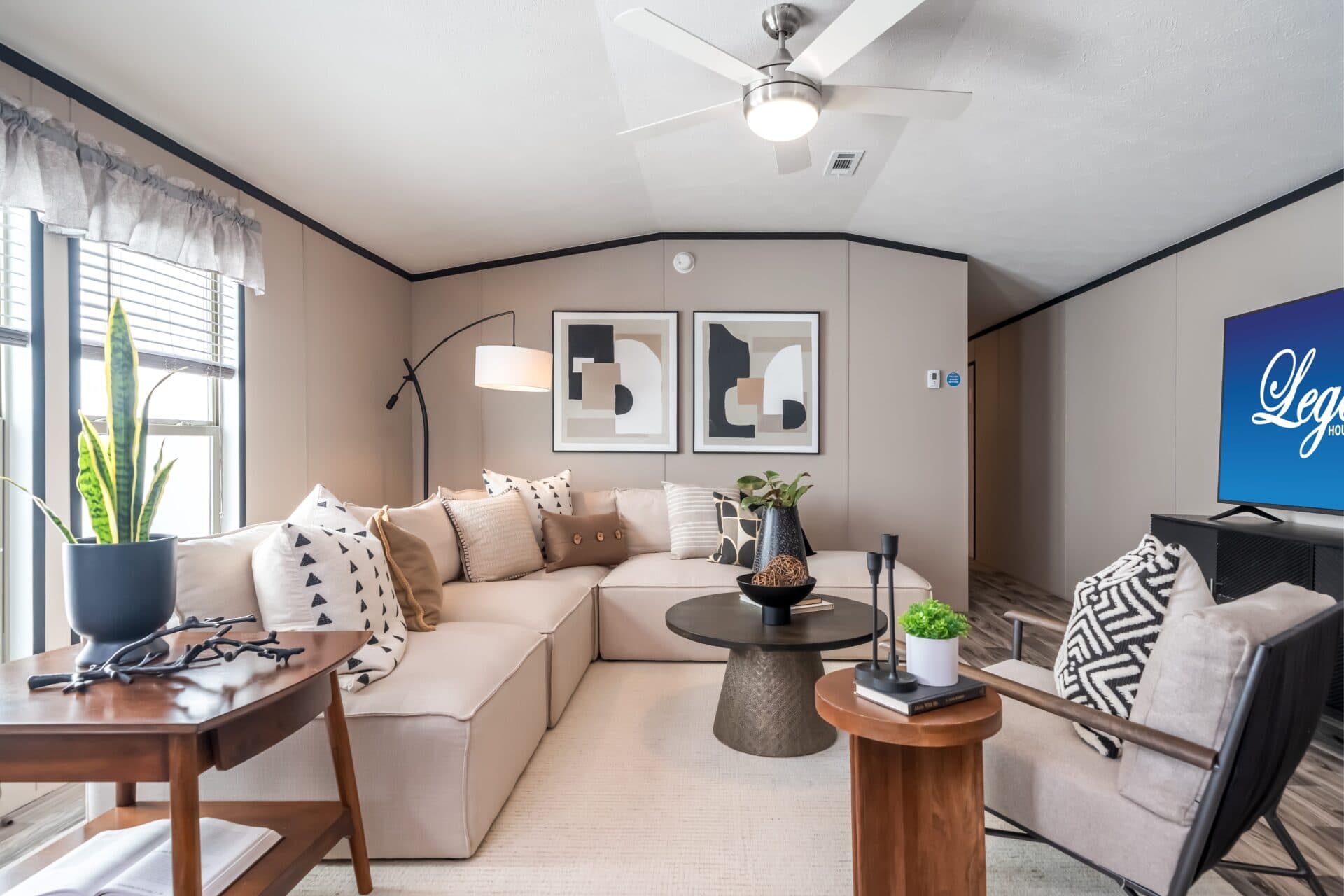 Singlewide h-16×72-32d shed interior home features