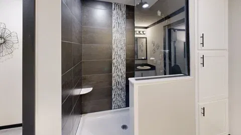 Jewel | 0603d bathroom home features