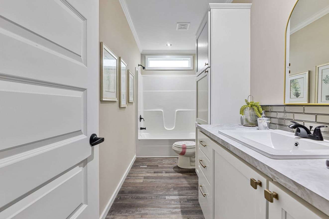 Pierce 28562a bathroom home features