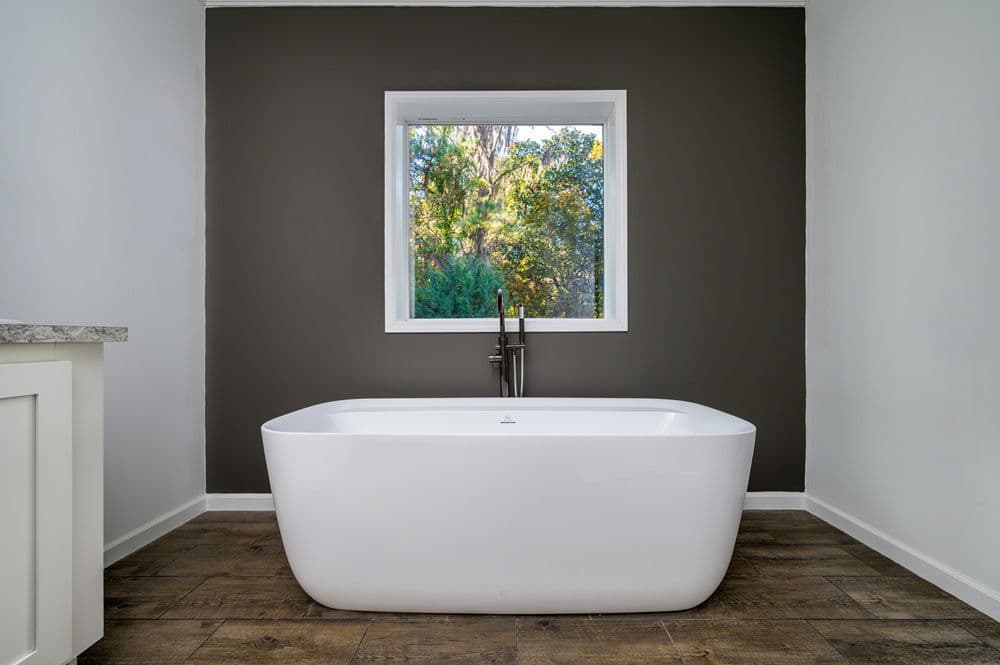 Kinderlou bathroom home features