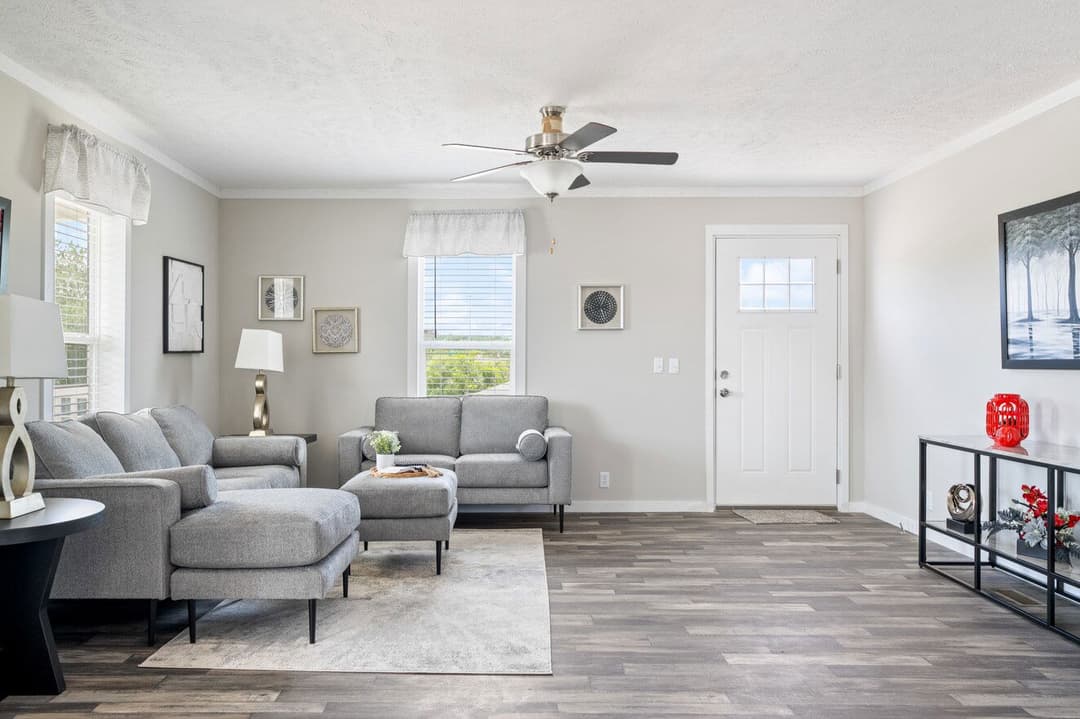 Uproar 28483u interior home features