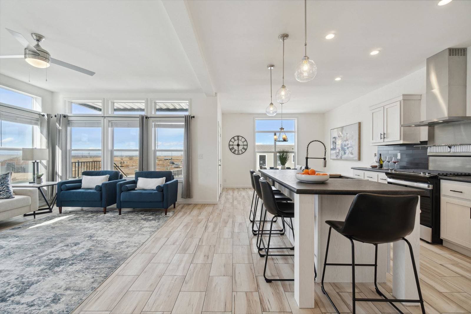 Nova-l interior home features