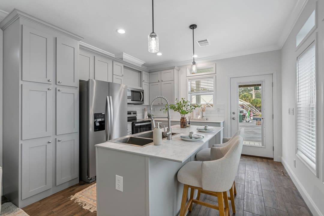 Daisy kitchen home features