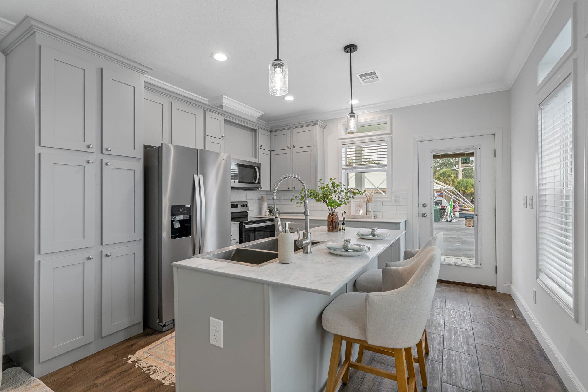 Daisy kitchen home features