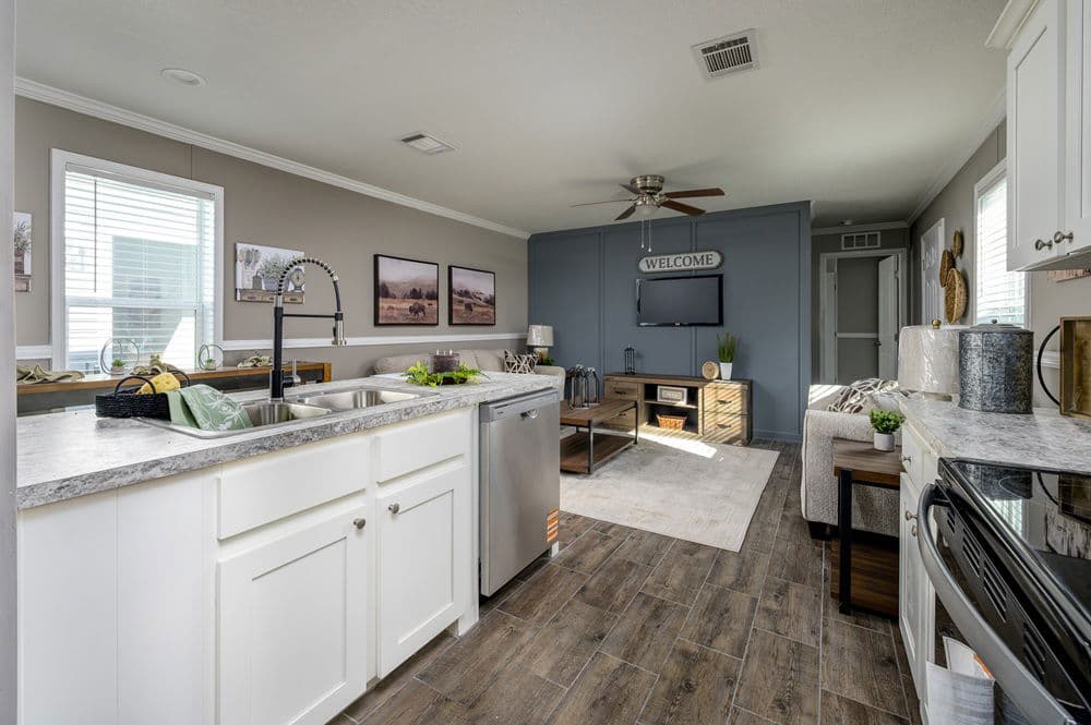 Stoneybrook kitchen home features
