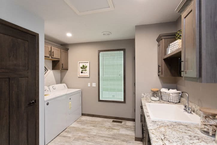 Mystic creek 92608 interior home features