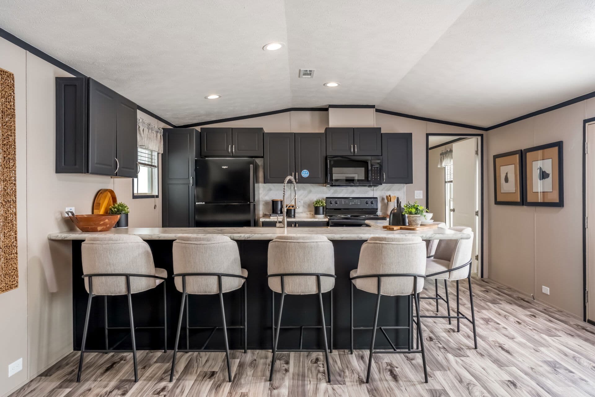 Singlewide h-16×72-32d shed kitchen home features