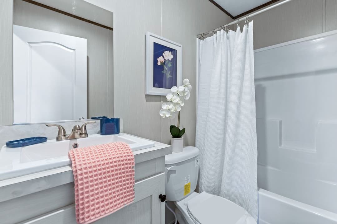 Retreat living 16682a bathroom home features