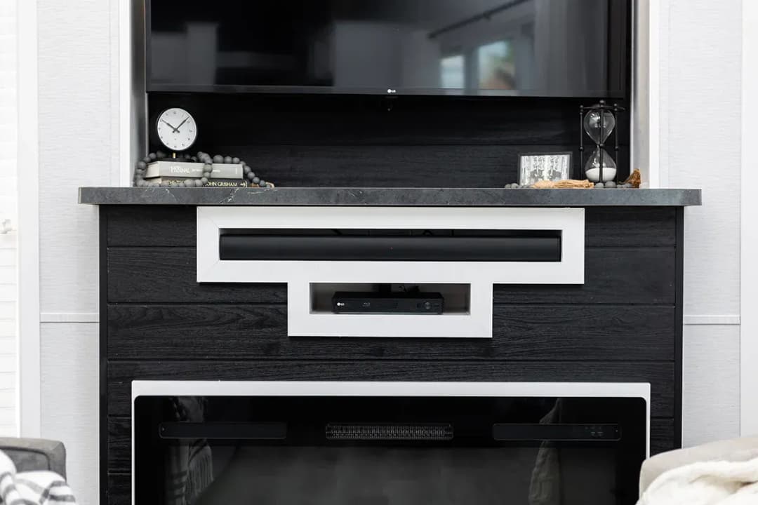 Island 6243 interior home features