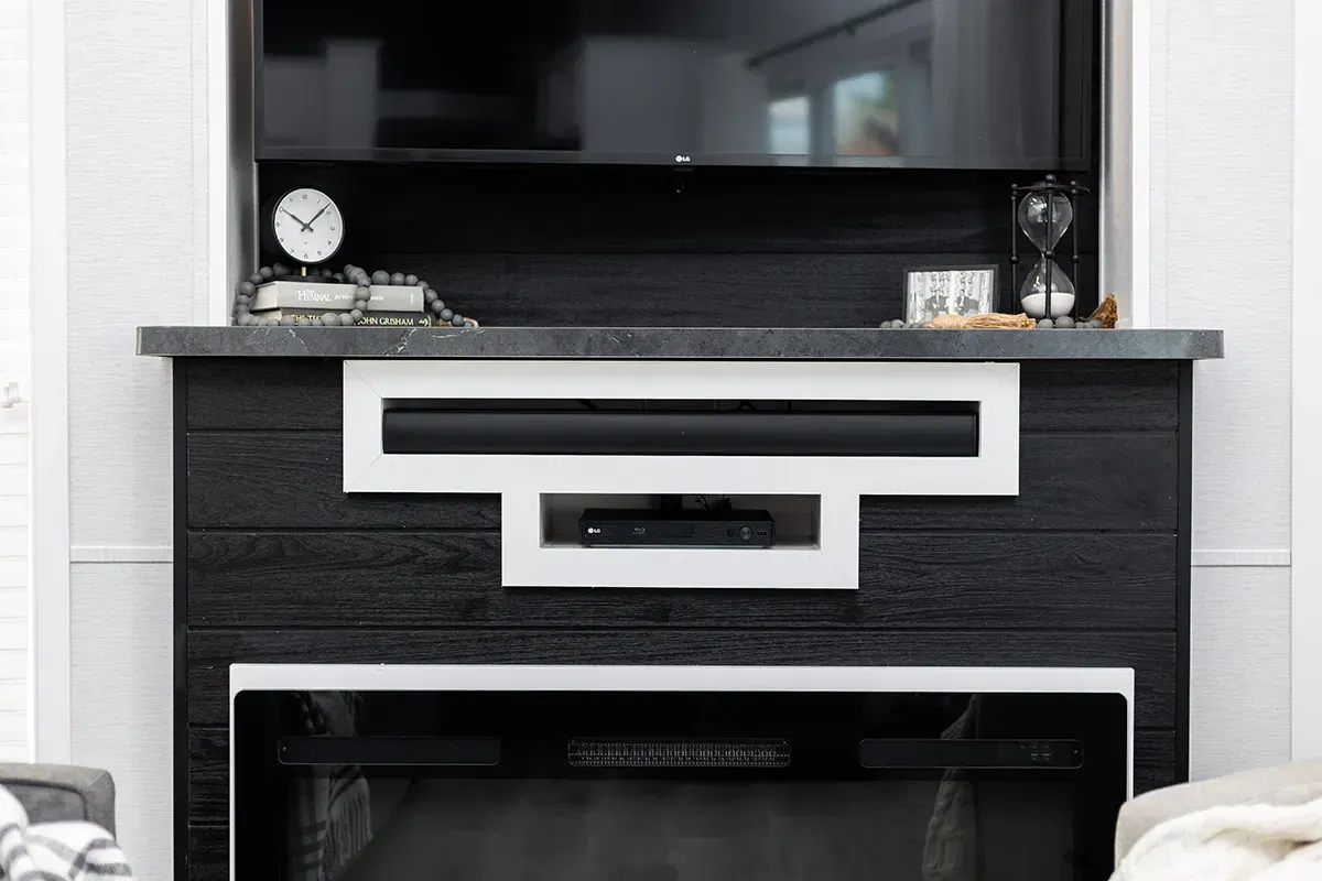 Island 6243 interior home features