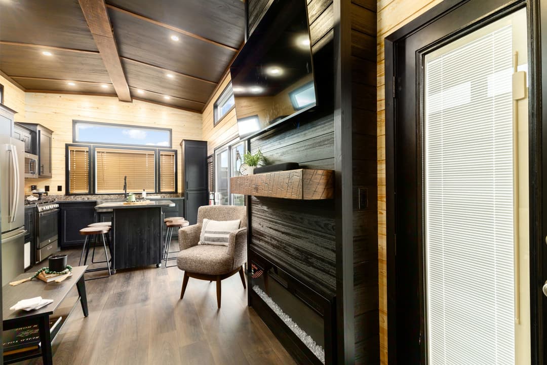 Eldorado 9001 interior home features