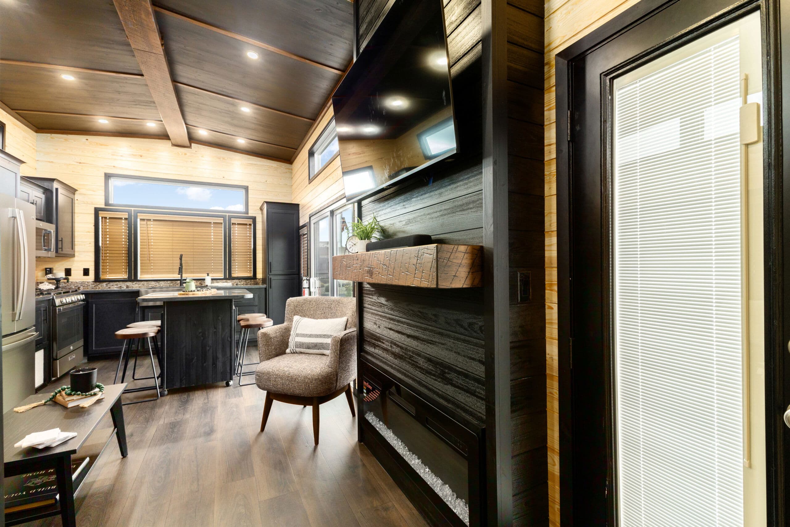 Eldorado 9001 interior home features